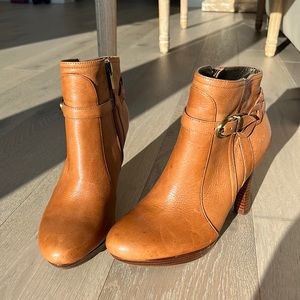 Brown Banana Republic high heeled boots